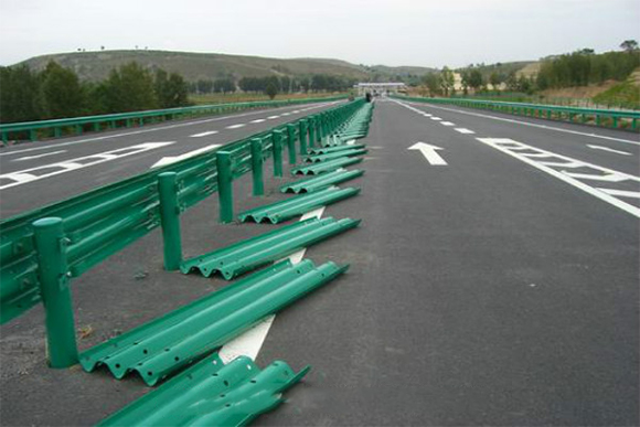 黄山波形护栏的维护与管理确保道路安全的关键步骤